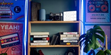 Why Is Vintage Tech Trending? Nostalgia & 90s Gadgets Resurgence in US - Cover Image