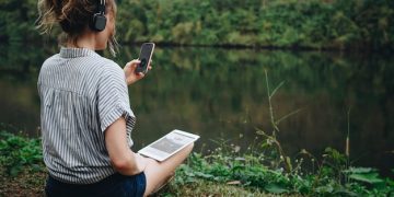 Digital Detox: Mental Health Impact, Benefits, and Realism in the US - Cover Image