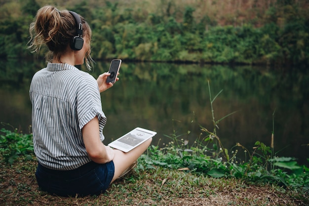 Digital Detox: Mental Health Impact, Benefits, and Realism in the US